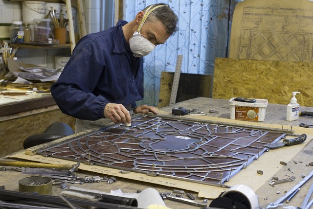 Assembling a stained glass window